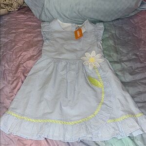 NWTBlue seersucks Kids Dress with Daisy Accent size 7